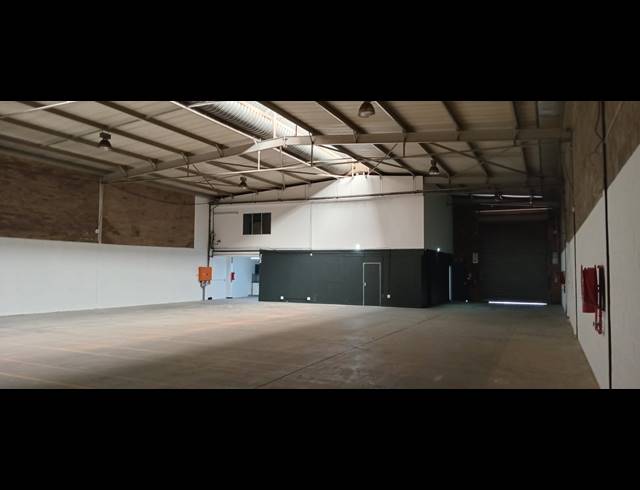 620M² WAREHOUSE TO LET IN LASER PARK